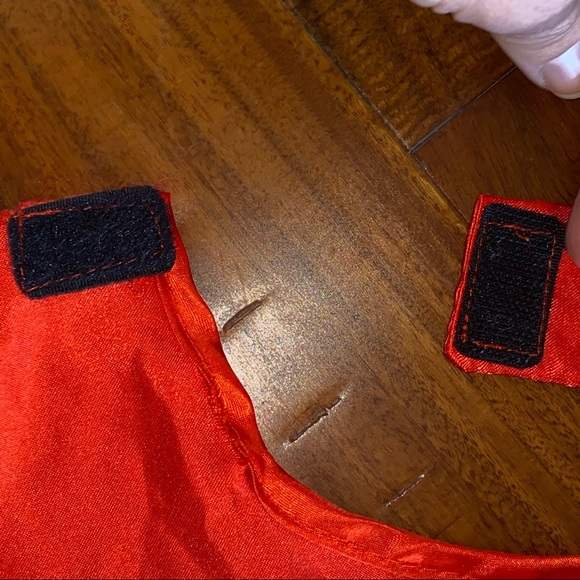 GUC Superman, Man of Steel Logo Red Satin Cape with Velcro Closure - Picture 6 of 14